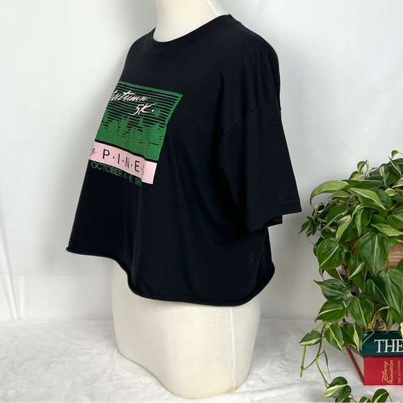 Vintage 1991 Marathon Cropped T-Shirt - Picture 4 of 6